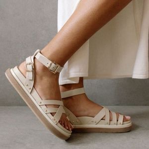 Women's Alohas Buckle Up Leather Sandals White